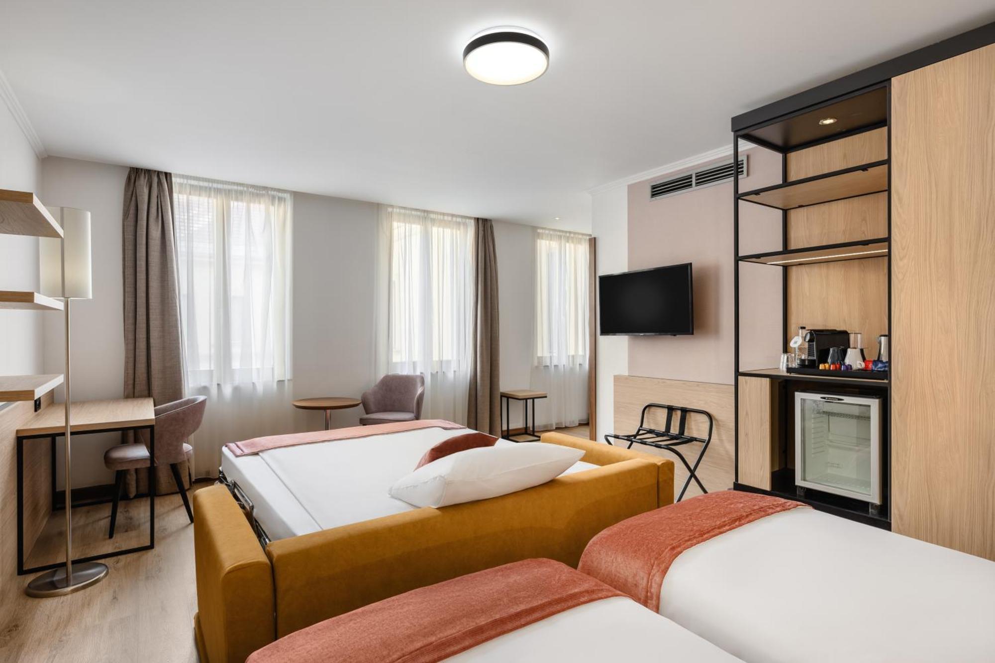 Bristol Отель 4*
